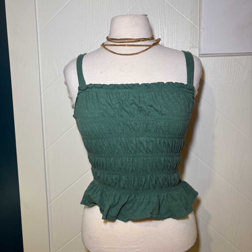 Universal Thread Green Smocked Peplum Tank Top Ruffle Hem‎ Sleeveless Blouse M
